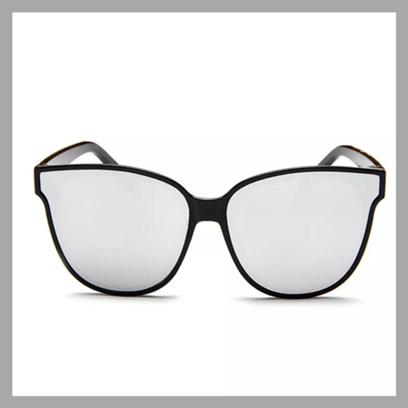 LUXURY SILVER MIRROR BLACK FRAME OVERSIZED SUNNIES - Picture 5 of 8